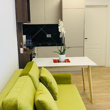 Proper Central Apartment Tirana Bagian luar foto