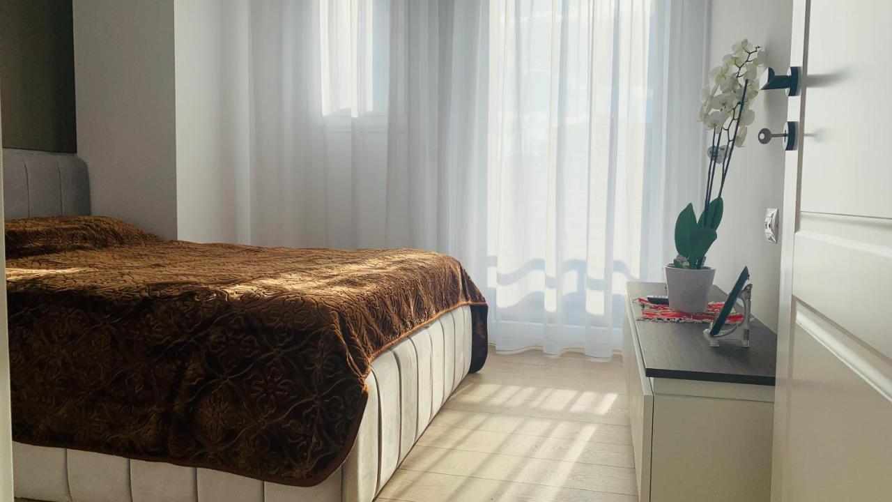 Proper Central Apartment Tirana Bagian luar foto