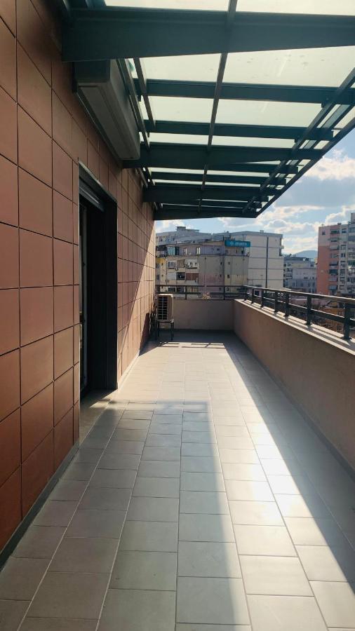 Proper Central Apartment Tirana Bagian luar foto