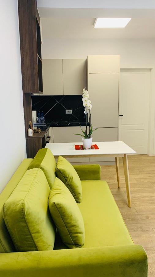 Proper Central Apartment Tirana Bagian luar foto