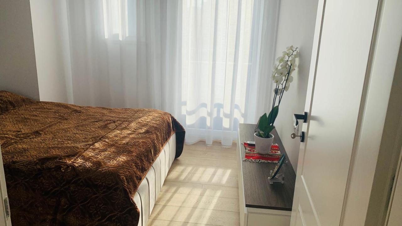 Proper Central Apartment Tirana Bagian luar foto