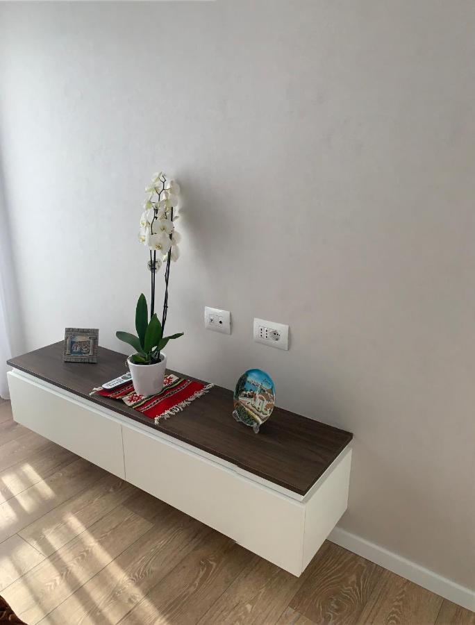 Proper Central Apartment Tirana Bagian luar foto